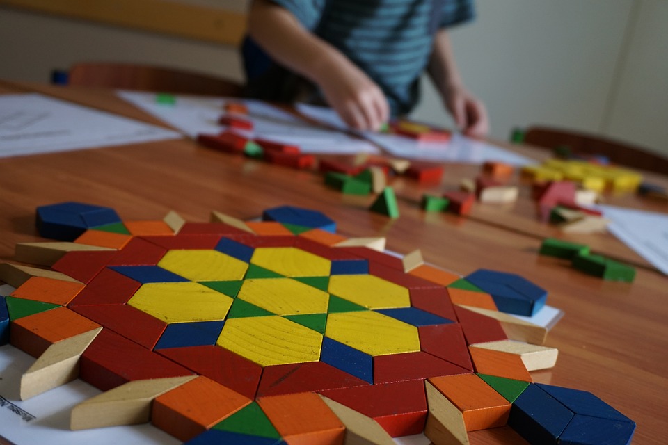 Idées de jeux pour s'amuser en famille sans matériel complexe
